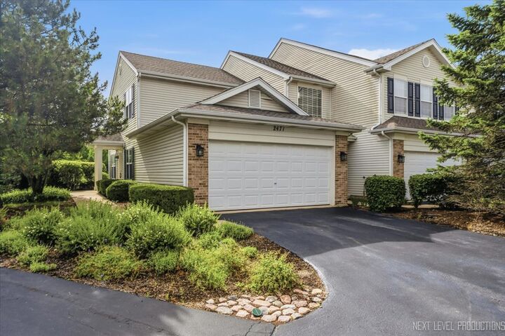 Property Photo: 2471 Stoughton Circle 2471 IL 60502