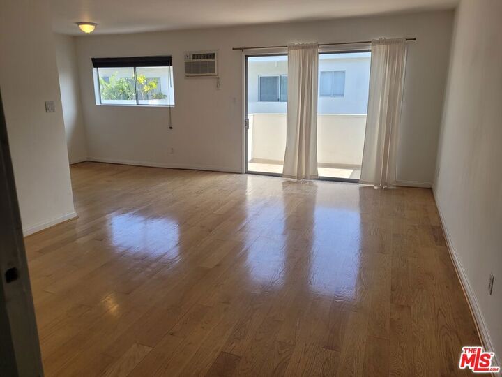 Property Photo:  960 Larrabee Street 310  CA 90069 