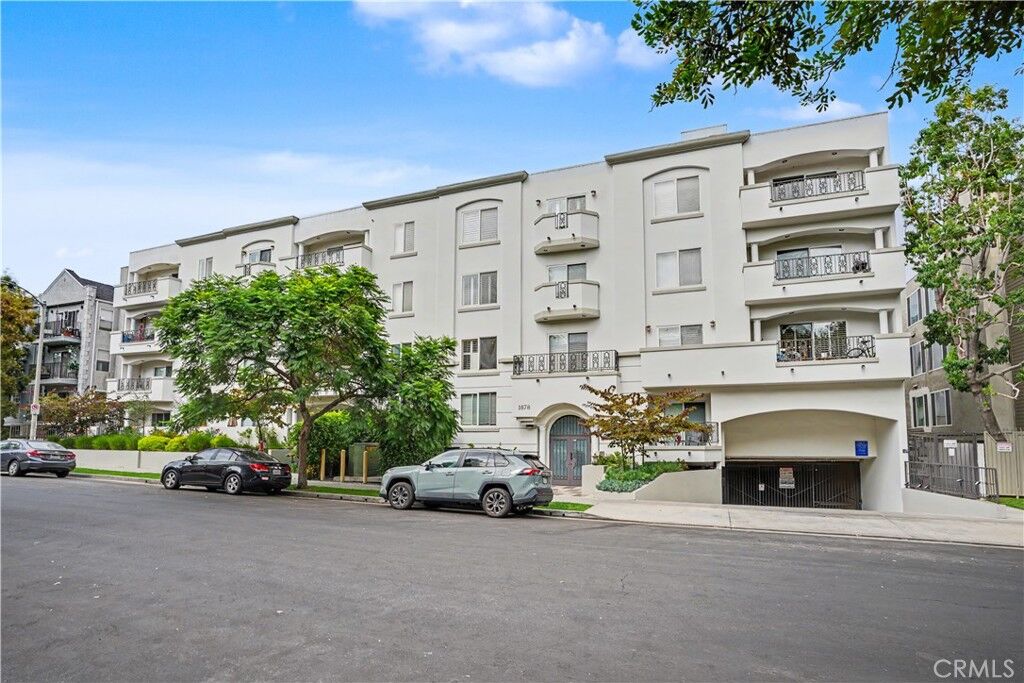Property Photo:  1878 Greenfield Avenue 204  CA 90025 