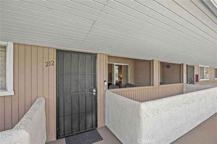 Property Photo:  575 N Villa Court 212  CA 92262 
