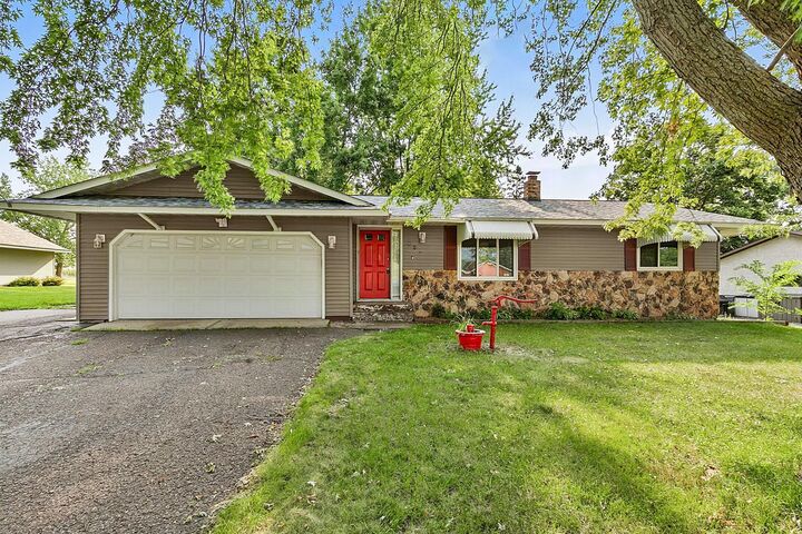Property Photo:  610 24 1/2 Avenue NE  MN 56379 