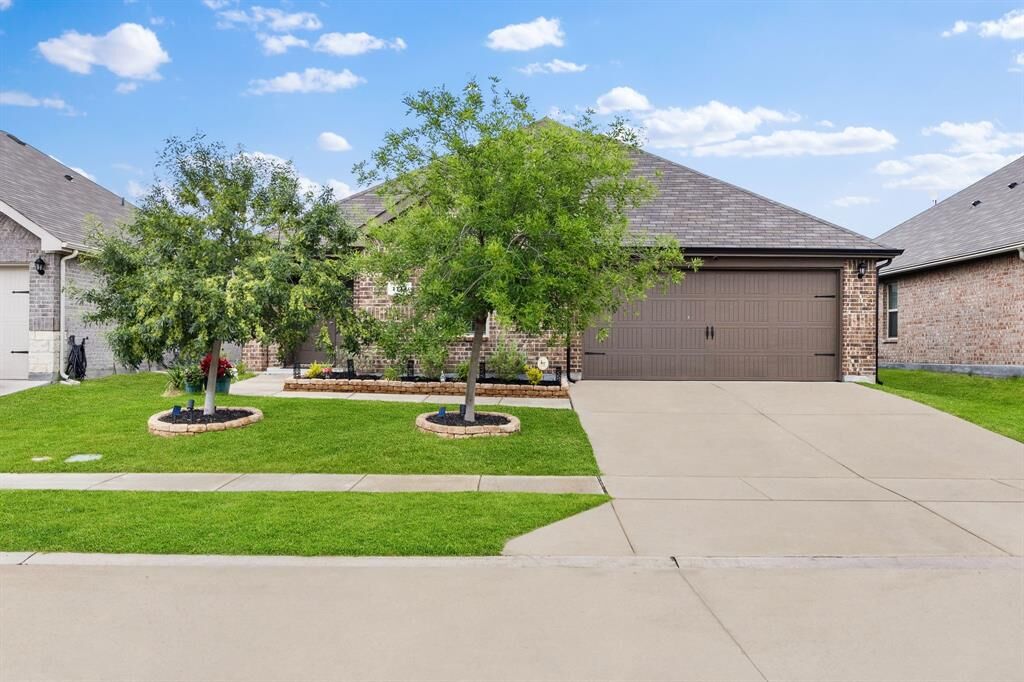 Property Photo:  1111 Baldwin Lane  TX 75119 