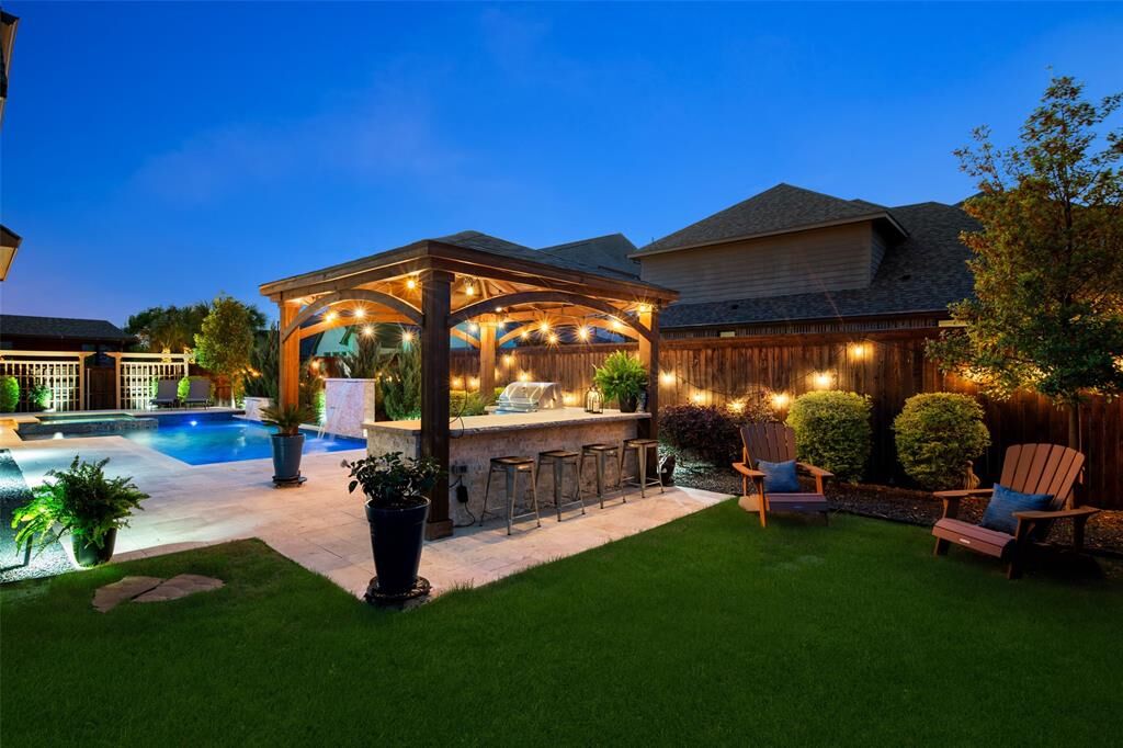 Property Photo: 1405 Devonshire Drive TX 75009