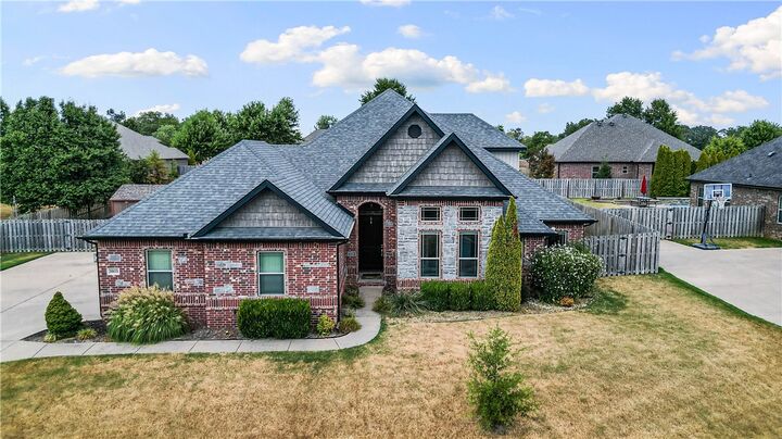 Property Photo:  3803 NE Oakbrooke Avenue  AR 72712 