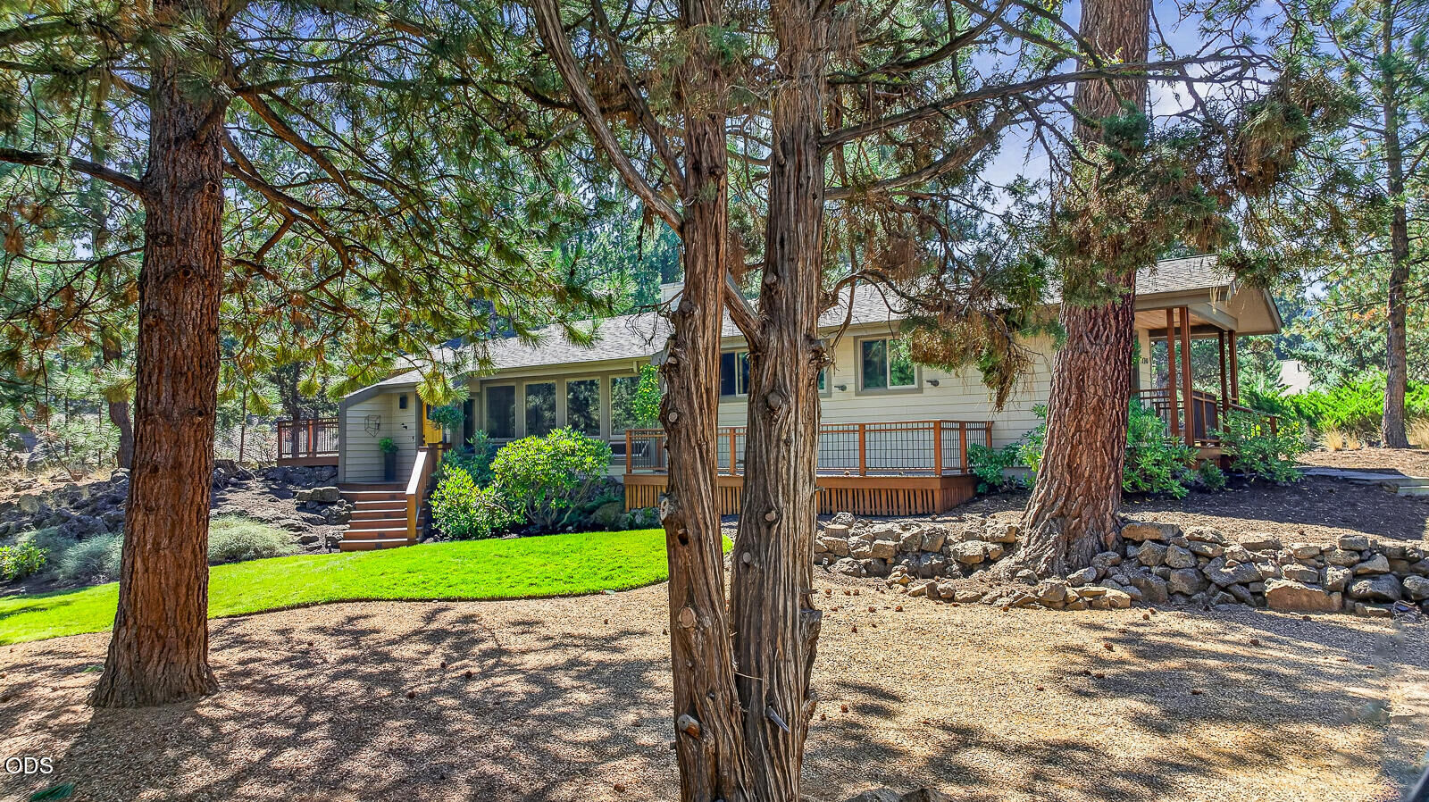 Property Photo: 770 NW Broken Arrow Road OR 97703