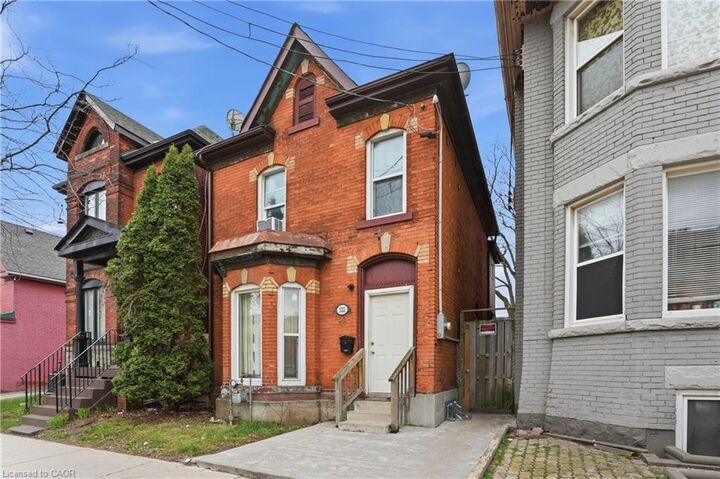 Property Photo:  322 Barton Street E 4  ON L8L 2X7 