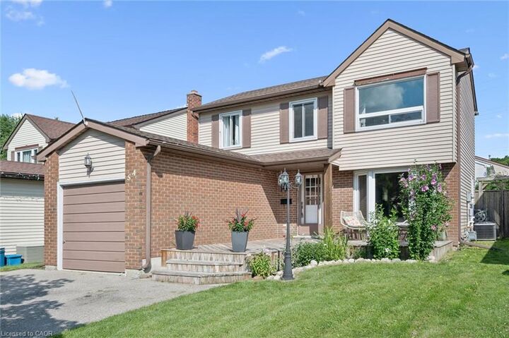 Property Photo:  54 Royal Orchard Place  ON N2N 1Z6 