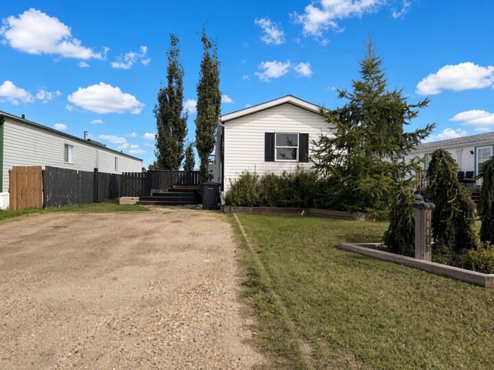 Property Photo:  10817 97 Street  AB T8X 5E3 
