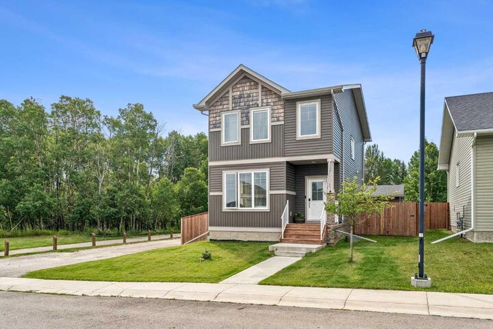 Property Photo:  401 Edward Avenue NW  AB T0L 2A0 