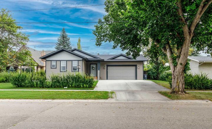 Property Photo:  3541 44 Avenue  AB T4N 3H2 