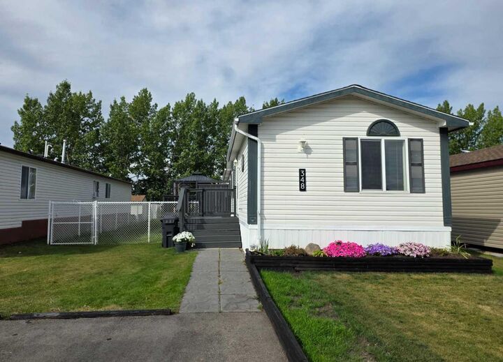 Property Photo:  348 Scott Lane  AB T8W 5K5 