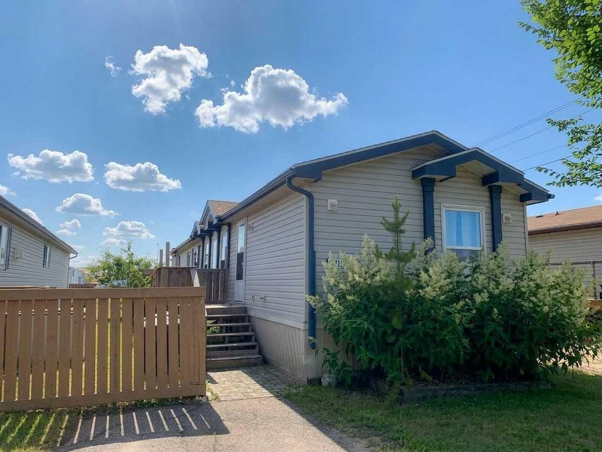 Property Photo: 9011 88 Avenue AB T8X 1V5