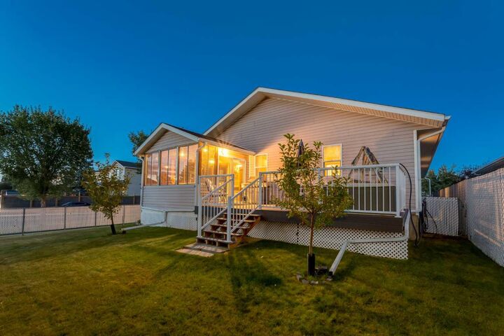 Property Photo:  701 19 Street SE  AB T1V 1T1 