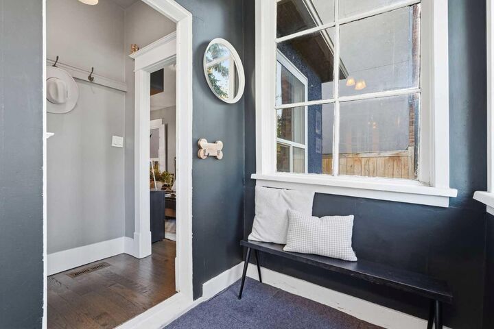 Property Photo:  823 19 Avenue NW  AB T2M 0Z4 