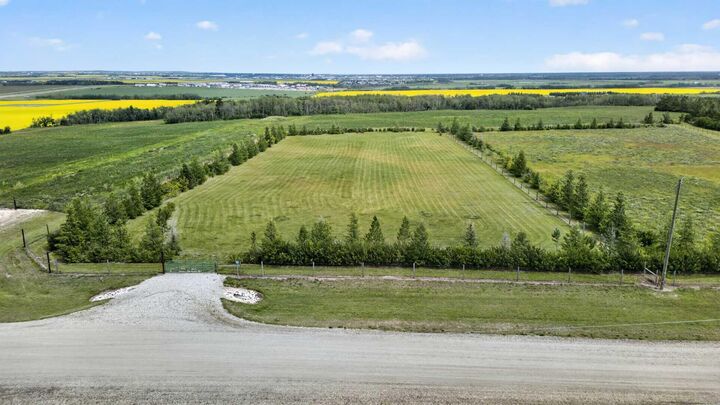 Property Photo:  25 713019 Rge Rd 71  AB T8W 5E9 