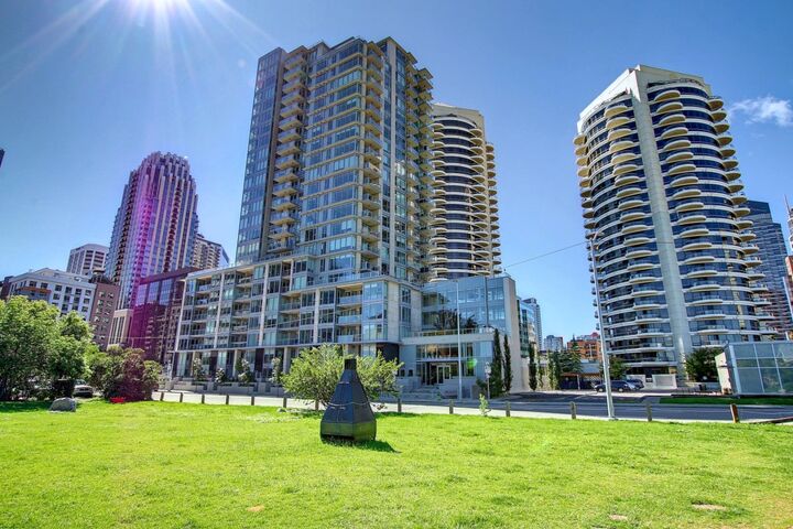 Property Photo:  1025 5 Avenue SW 2106  AB T2P 1N4 