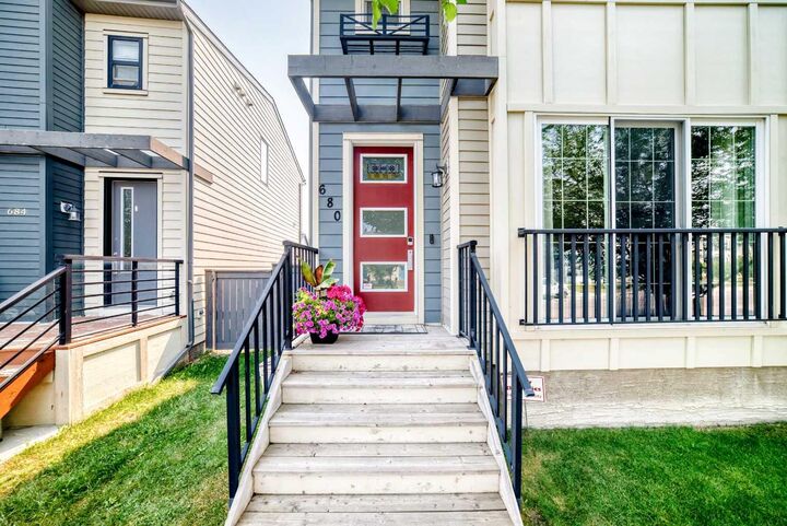 Property Photo:  680 Walden Drive SE  AB T2X 0Z7 