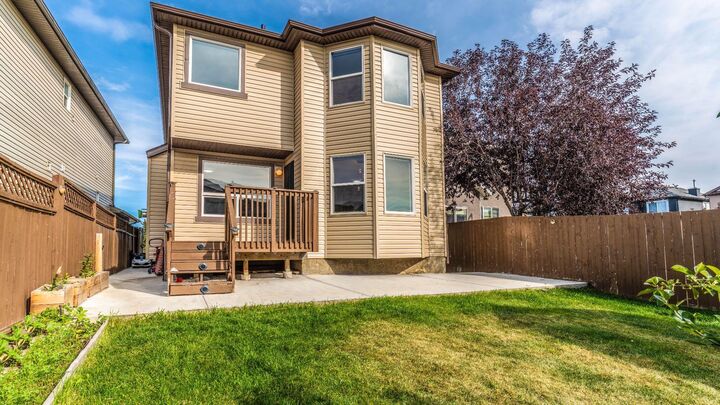 Property Photo:  110 Saddlecrest Landing NE  AB T3J 5N7 