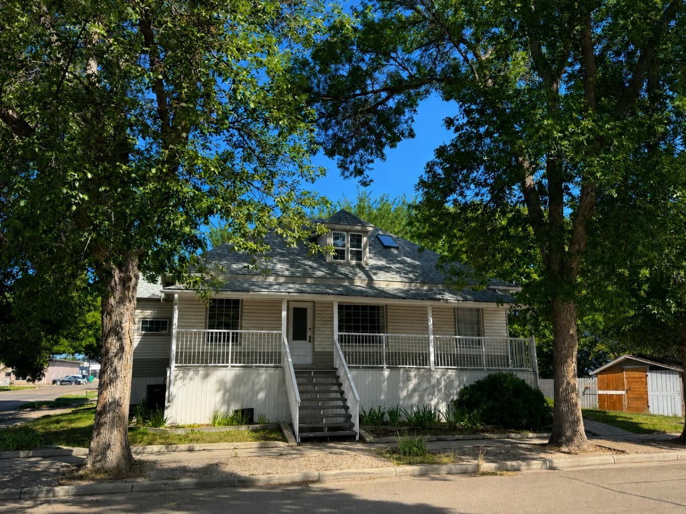 Property Photo:  804 8 Street SE  AB T1A 1M8 