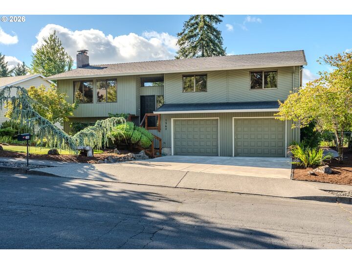 Property Photo: 1968 SW 25th St OR 97080