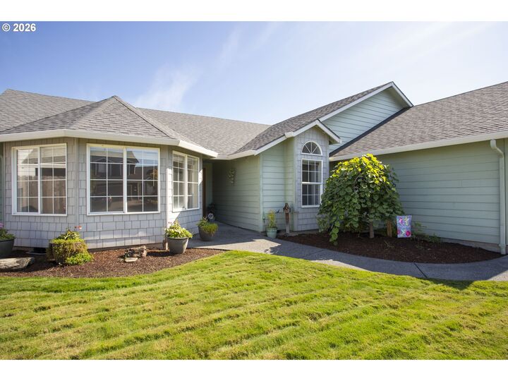 Property Photo:  13617 NE 6th Ct  WA 98685 