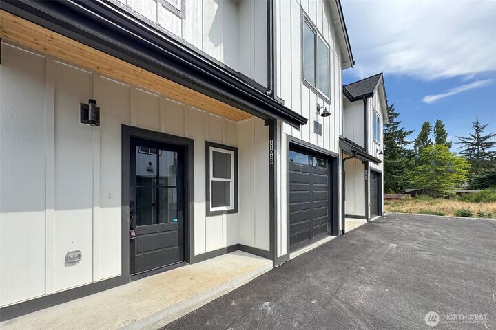 Property Photo: 1106 W Lauridsen B WA 98363