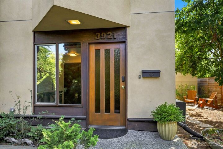 Property Photo: 3921 S Angeline Street WA 98118