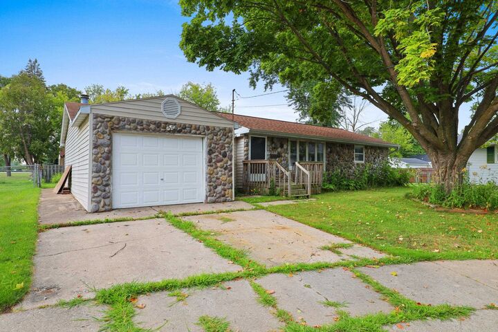 Property Photo:  959 Redley Court  WI 54304-3711 