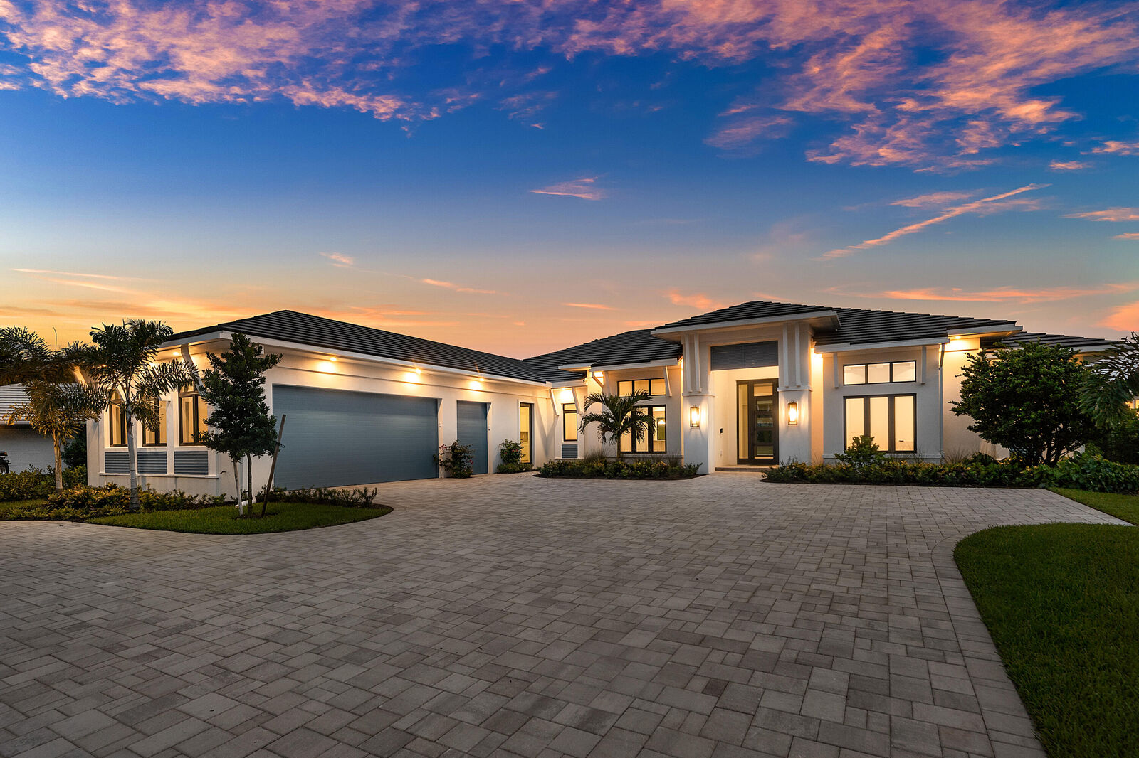 Property Photo: 4915 King Palm Circle FL 33436
