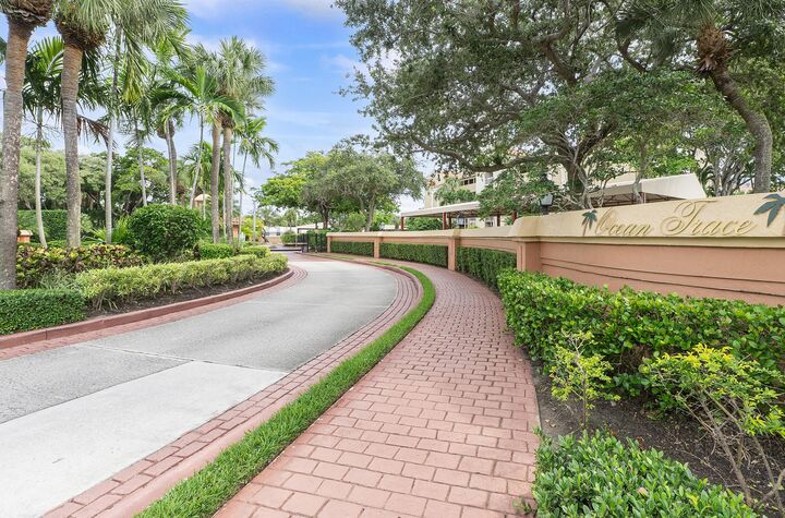 Property Photo:  800 Uno Lago Drive 204  FL 33408 