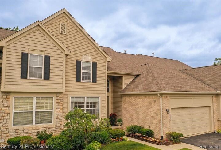 Property Photo: 1345 Hollins Hall Lane MI 48085