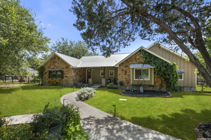 Property Photo: 11154 Moorway TX 78023