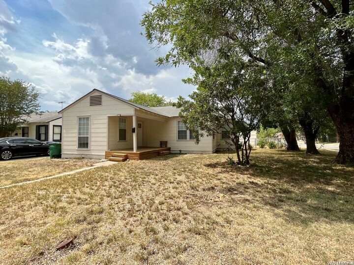 Property Photo:  703 W Olmos Dr  TX 78212 