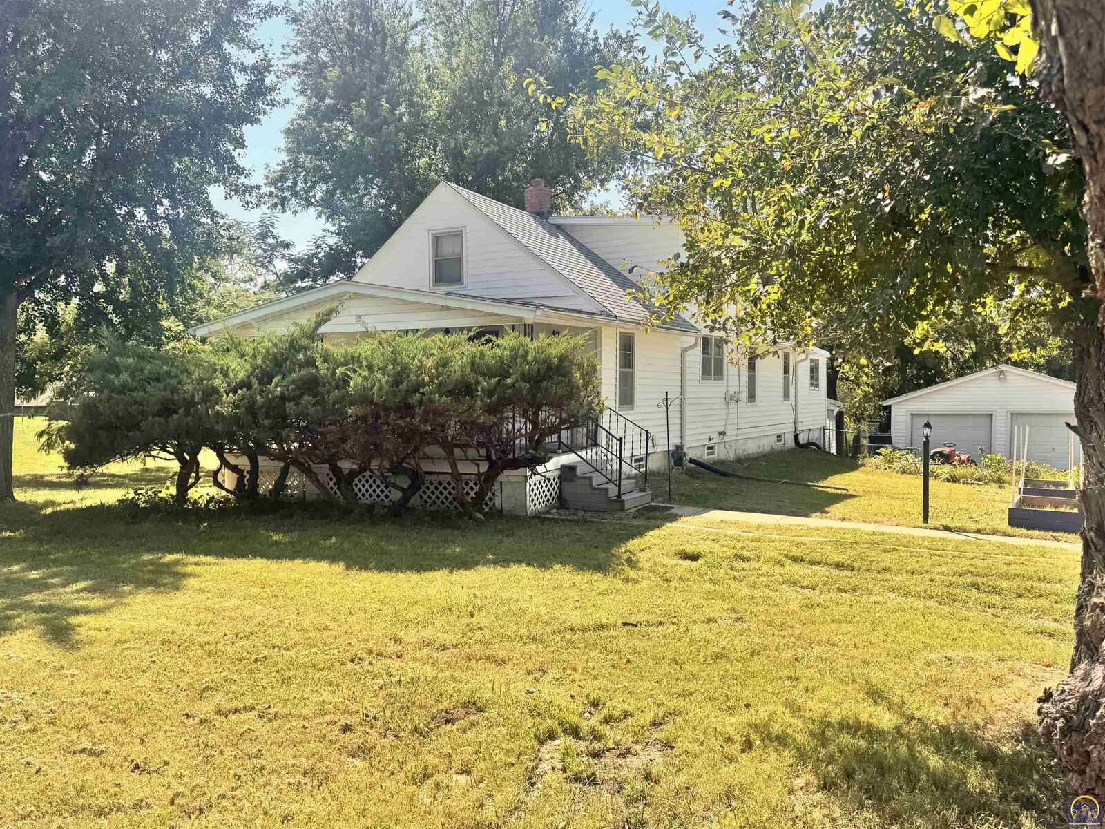 Property Photo: 3803 NE Meriden Rd KS 66617