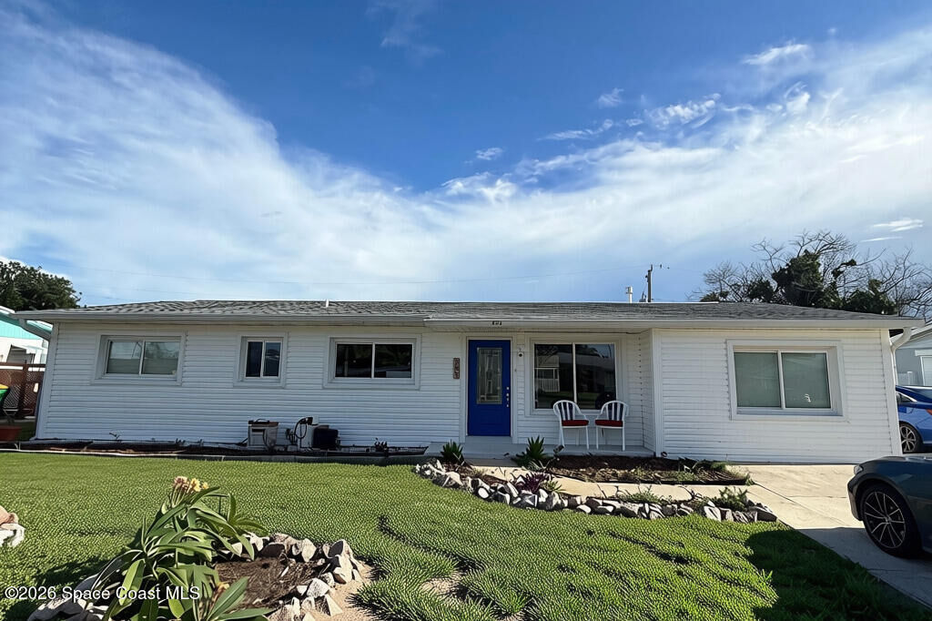 Property Photo:  202 SE 1st Street  FL 32937 