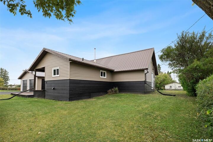 Property Photo:  511 Daniel Avenue  SK S0A 2B0 