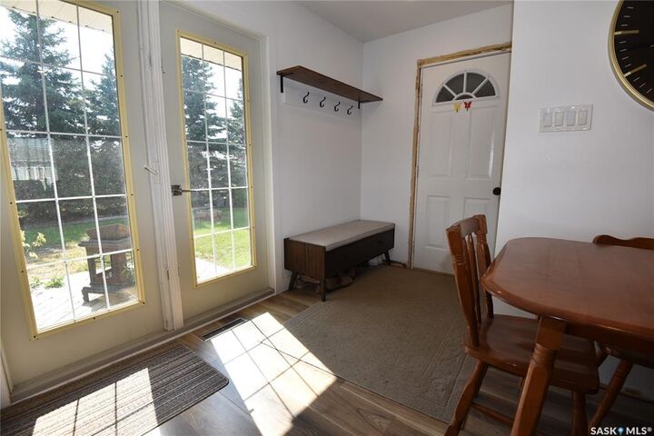 Property Photo:  614 10th Avenue W  SK S0E 1E0 