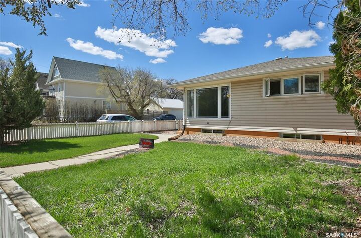 Property Photo:  1204 3rd Avenue NW  SK S6H 3V3 