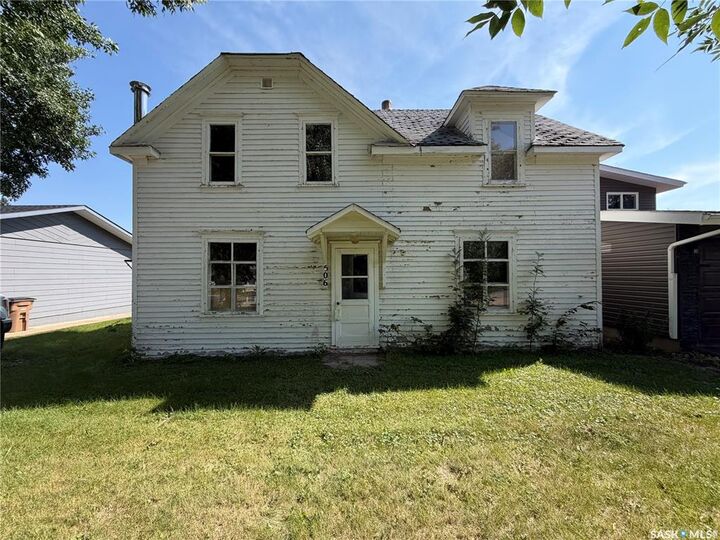 Property Photo:  506 4th Avenue N  SK S0K 1B0 