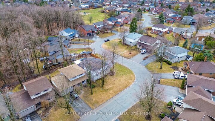 Photo de la propriété:  1853 Mapleridge Drive  ON K9K 1R1 