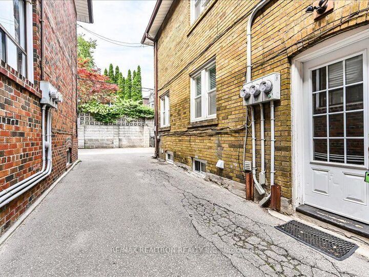 Property Photo:  1130 Avenue Road 3  ON M5N 2E6 