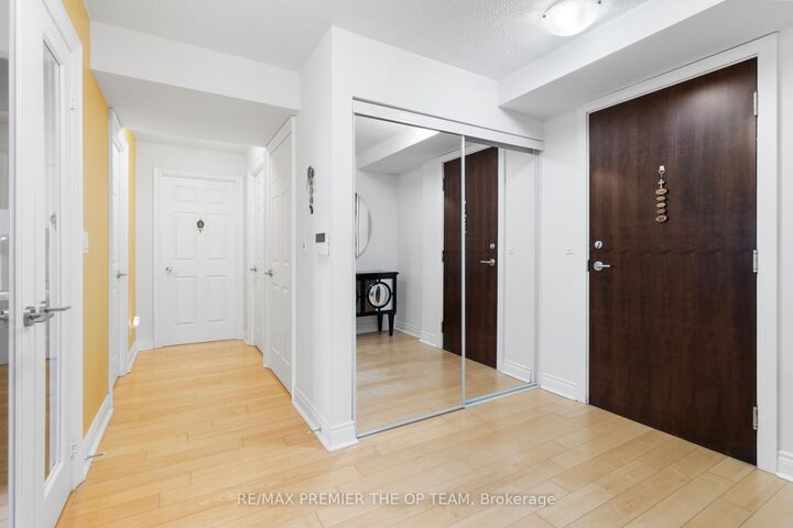 Property Photo:  23 Cox Boulevard 1077  ON L3R 7Z9 