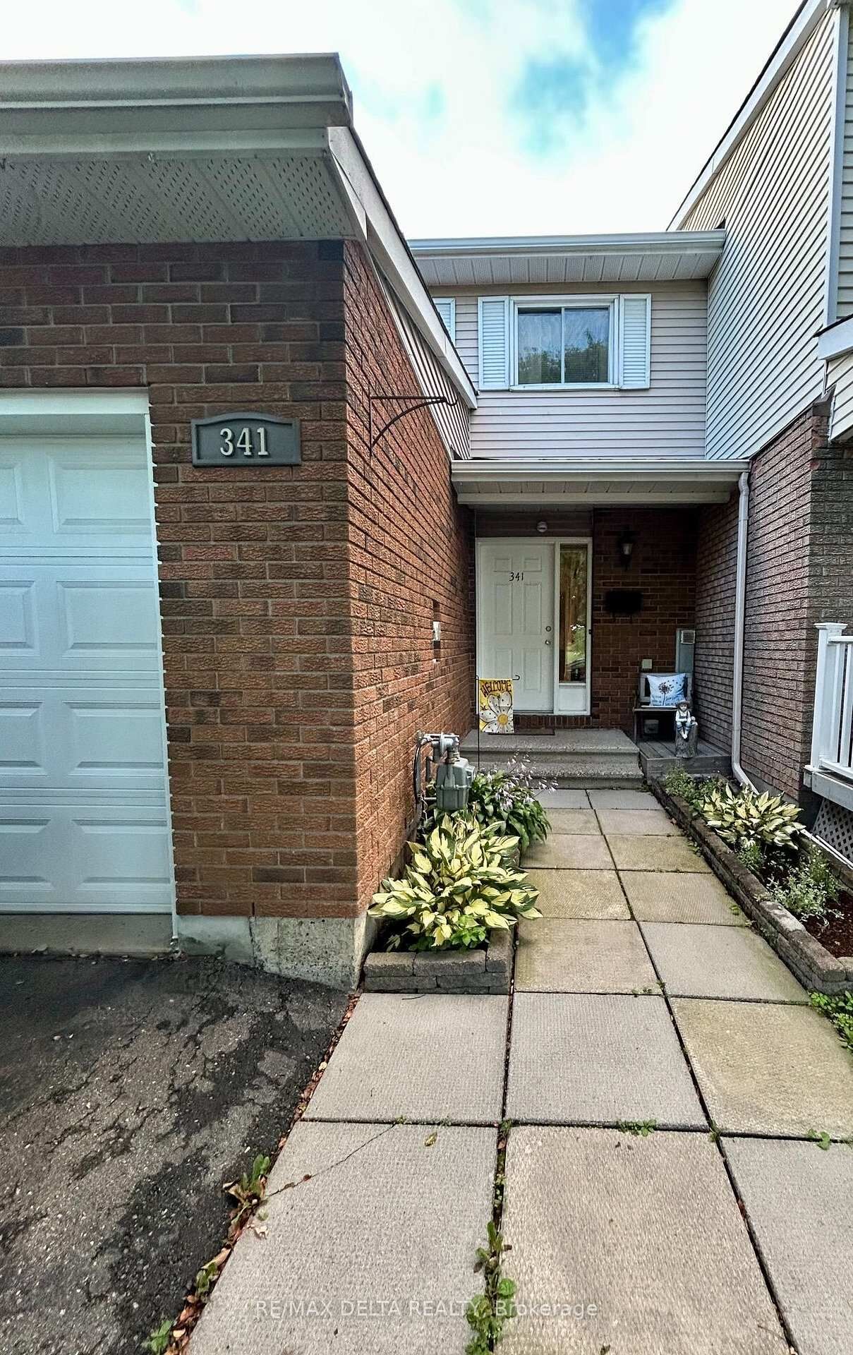 Property Photo:  341 Kennedy Lane E  ON K1E 3P3 