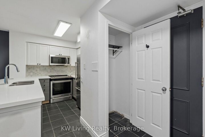 Property Photo:  388 Bloor Street E 707  ON M4W 3W9 
