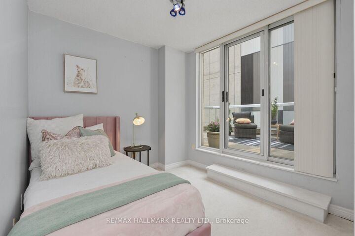 Property Photo:  43 Eglinton Avenue E 310  ON M4P 1A2 
