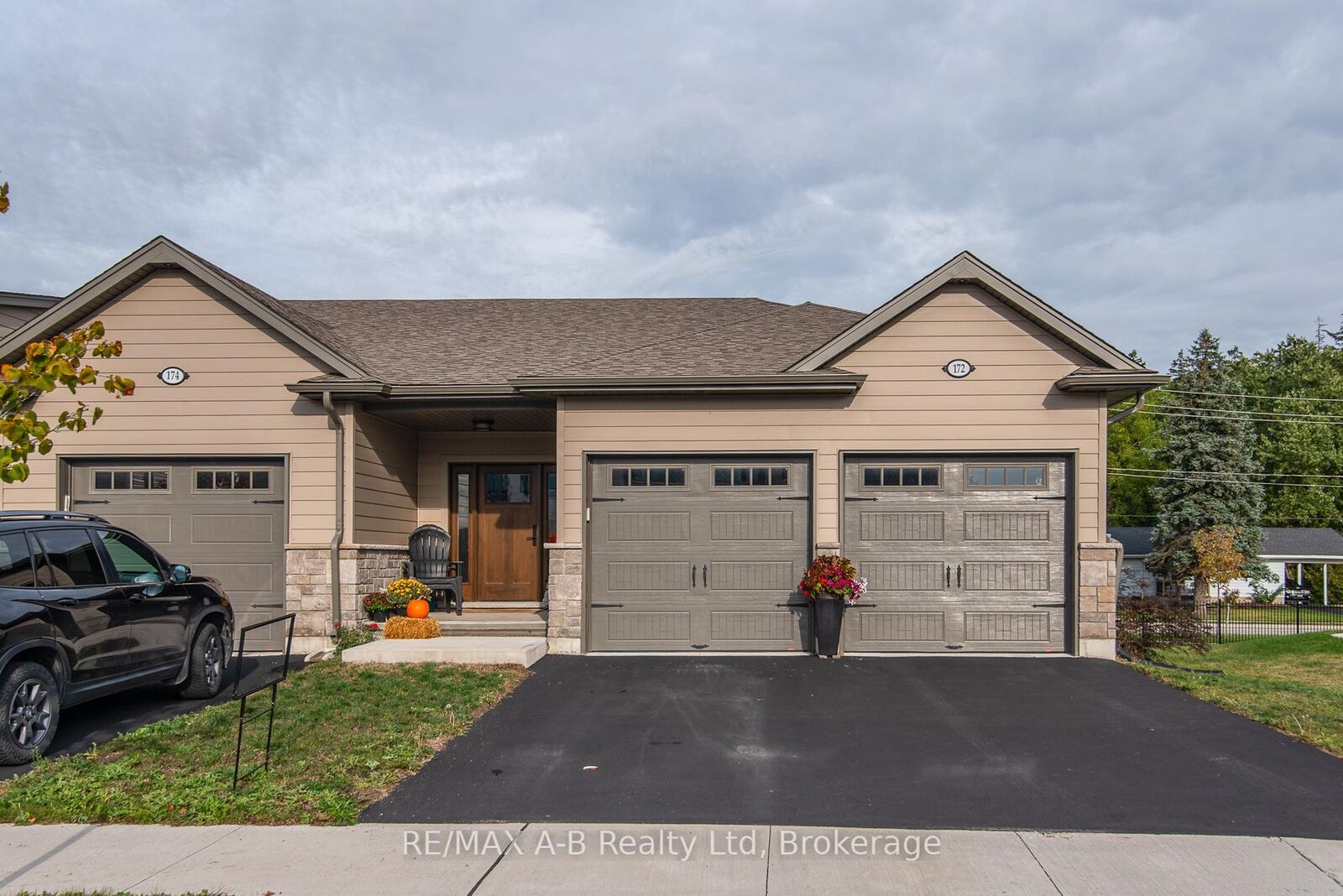 Property Photo: 172 Hooper Street ON N4X 0C1