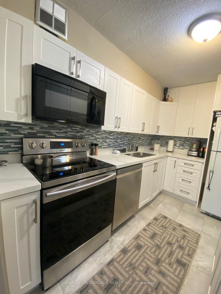 Property Photo:  40 Sunrise Avenue 203  ON M4A 2R4 