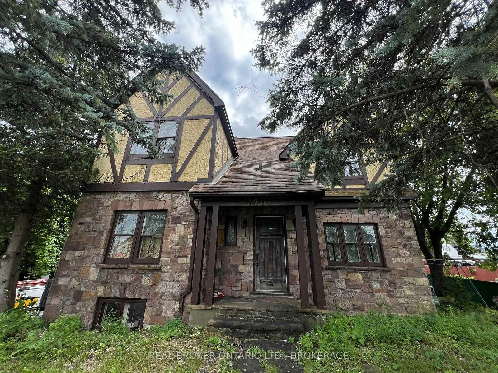 Property Photo:  320 2nd Street E  ON K6H 1Y9 