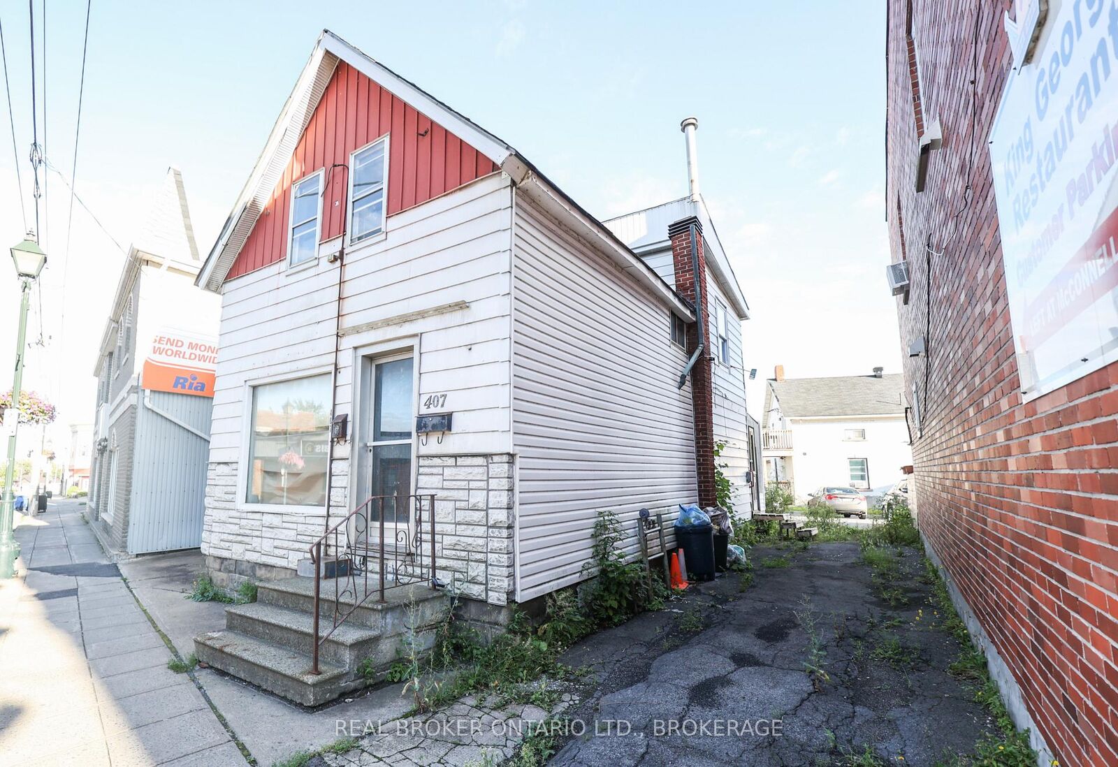 Property Photo:  407 Montreal Road  ON K6H 1B8 