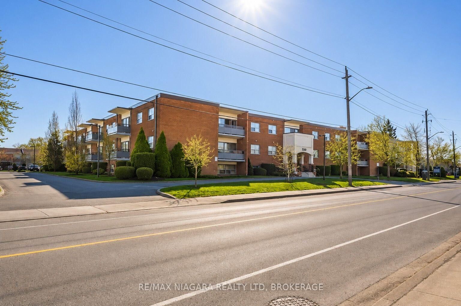 Property Photo:  242 Oakdale Avenue 201  ON L2P 3K5 